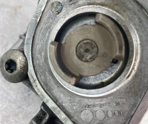 Насос ГУР для BMW 1er Е81 2007-2012 на фотографиях