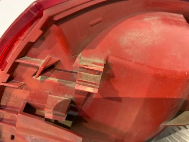 Фонарь внешний левый для Volkswagen Passat Variant (B6, Typ 3C) 2004-2010 на фотографиях