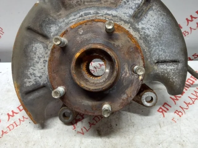 Кулак поворотный левый для Suzuki SX4 2006-2009 на фотографиях