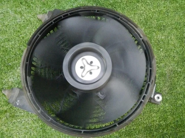 Вентилятор радиатора кондиционера для Toyota Land Cruiser J200 Rest2 2015-2021 на фотографиях