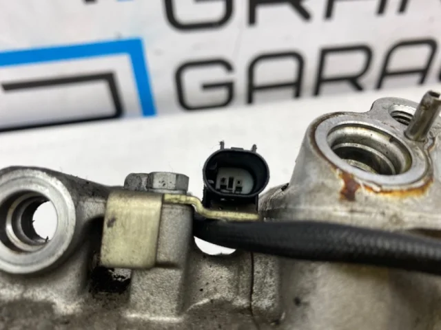 Компрессор кондиционера для Mercedes-Benz C class CL203 2000-2008 на фотографиях