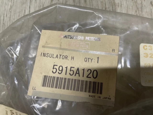 Шумоизоляция капота для Mitsubishi Outlander III 3 rest GF0W 2018-2022 на фотографиях