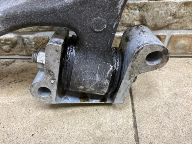 Рычаг передний правый нижний для Volvo XC90 II L 2014-2019 на фотографиях