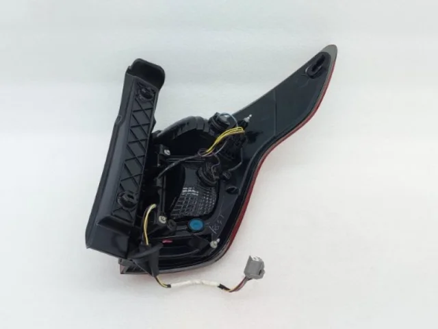 Фонарь левый для Ford Explorer U502 rest 2014-2019 на фотографиях