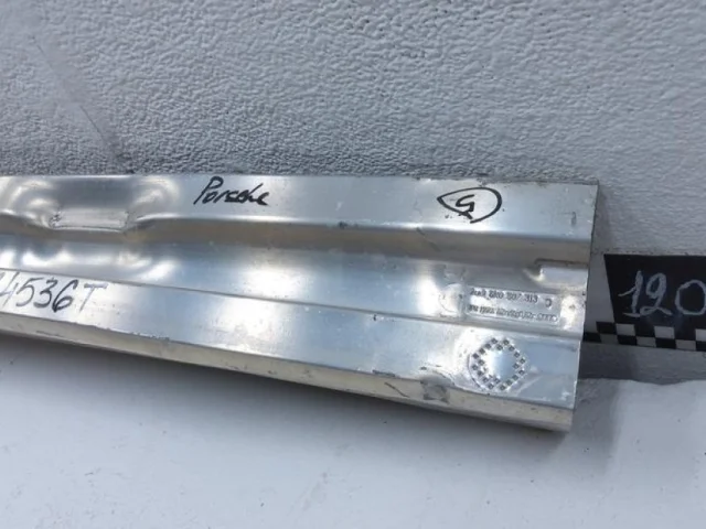 Усилитель переднего бампера для Porsche Macan 95B 2014-2023 на фотографиях