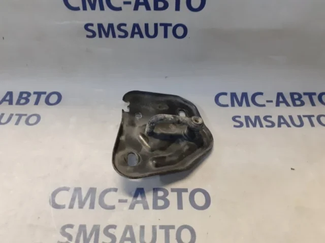 Замок капота для Audi A7 4G 2010-2014 на фотографиях