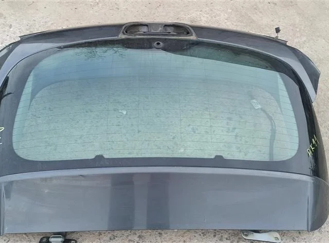 Крышка багажника для Opel Astra J Sports Tourer 2009-2017 на фотографиях