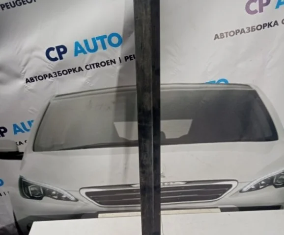 Накладка на дверь передняя левая для Peugeot 308 T7 Хэтчбек 2007-2014 на фотографиях