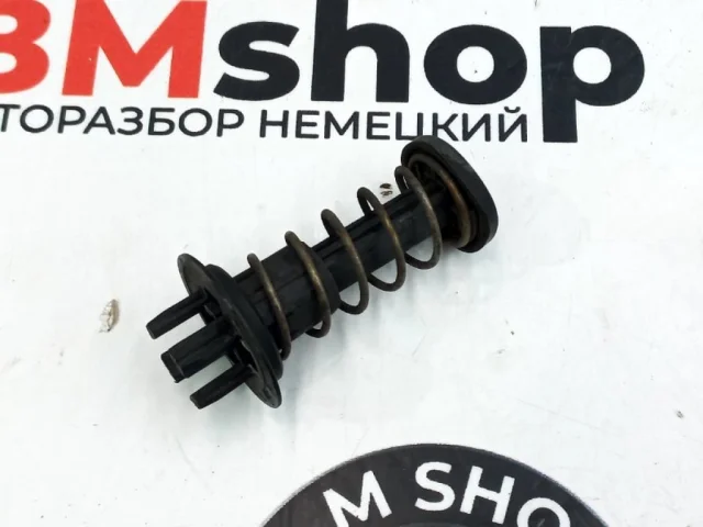 Пружина замка капота для Mercedes-Benz S class W222 2013-2017 на фотографиях