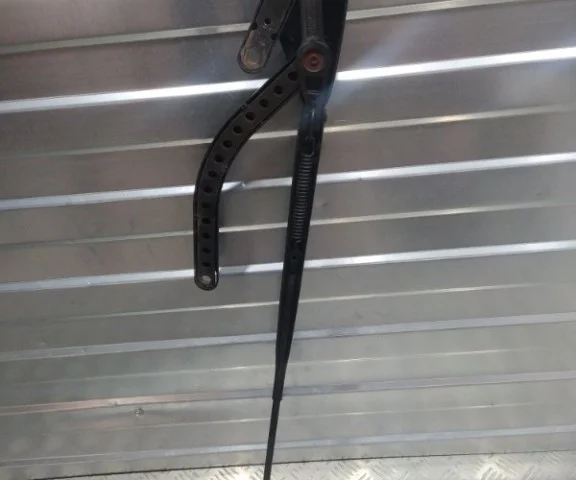 Поводок лобового стеклоочистителя правый для Renault Scenic JM rest 2006-2009 на фотографиях