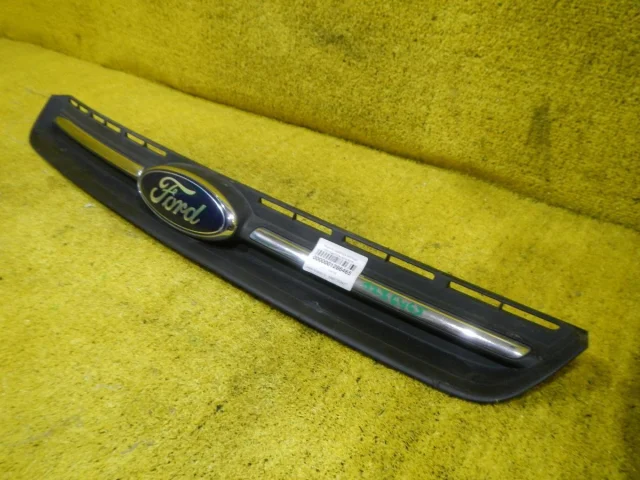 Решетка радиатора для Ford Kuga CBV 2008-2013 на фотографиях