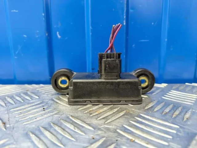 Датчик углового ускорения ESP для Mercedes-Benz C class W204 2007-2014 на фотографиях