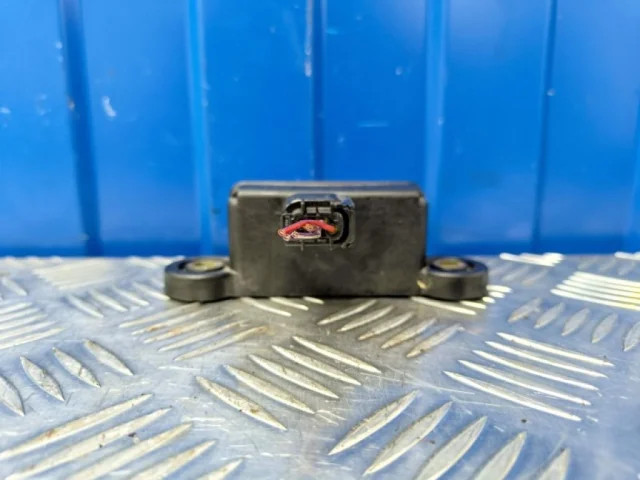 Датчик углового ускорения ESP для Mercedes-Benz C class W204 2007-2014 на фотографиях