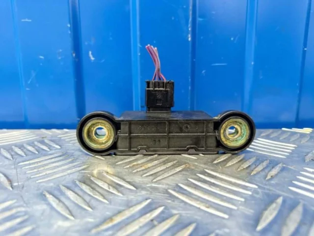 Датчик углового ускорения ESP для Mercedes-Benz C class W204 2007-2014 на фотографиях