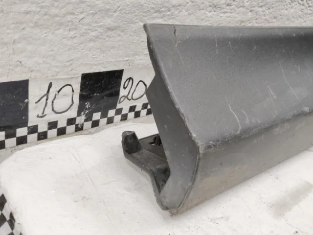 Накладка на дверь передняя левая для Toyota RAV4 XA40 2013-2015 на фотографиях