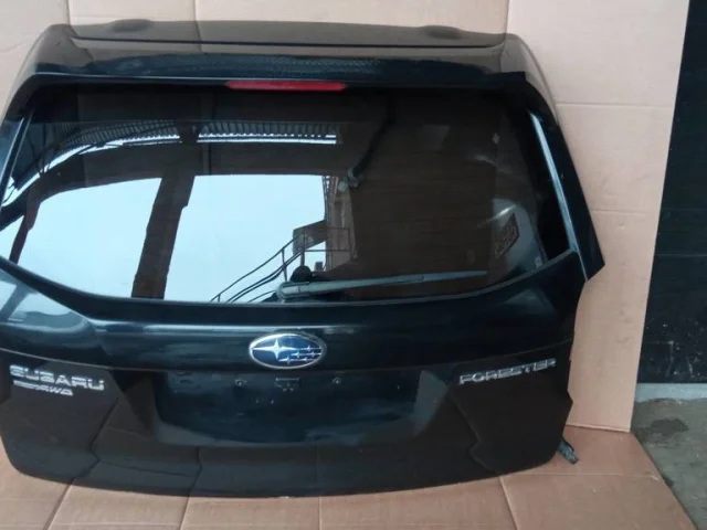 Крышка багажника для Subaru Forester SJ rest 2016-2019 на фотографиях