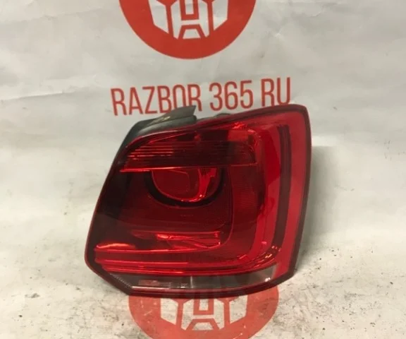 Фонарь правый для Volkswagen Polo V (6R) 2009-2014 на фотографиях