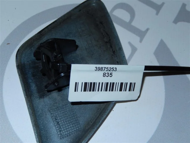 Крышка форсунки фароомывателя левая для Volvo XC90 I C 2002-2014 на фотографиях