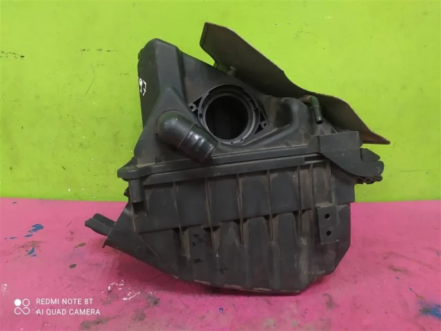 Корпус воздушного фильтра для Audi A4 B6 Avant 2000-2004 на фотографиях