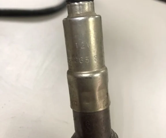 Лямбда-зонд (верхний) для Audi A6 C6 Avant 2004-2011 на фотографиях