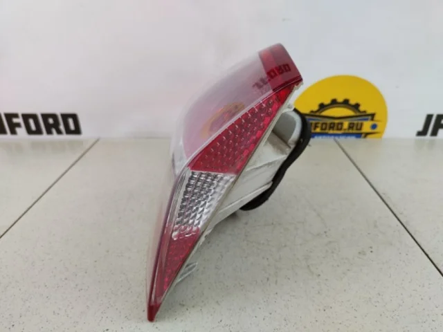 Фонарь внешний левый для Ford Kuga CBV 2008-2013 на фотографиях