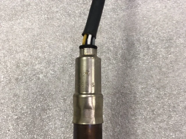 Лямбда-зонд (верхний) для Audi A6 C6 Avant 2004-2011 на фотографиях