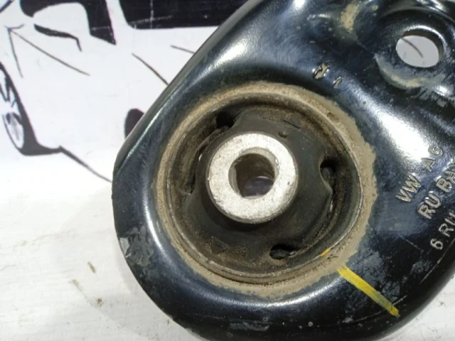 Рычаг передний правый нижний для Volkswagen Polo V (6C) Седан 2015-2020 на фотографиях