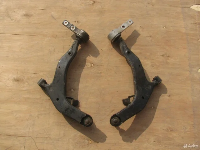 Рычаг передний правый нижний для Nissan Murano Z50 2002-2009 на фотографиях