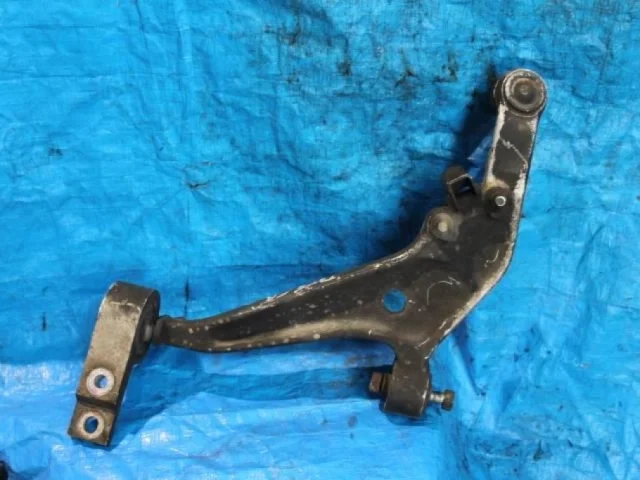 Качающийся рычаг правый для Nissan X-Trail T30 RU 2001-2007 на фотографиях