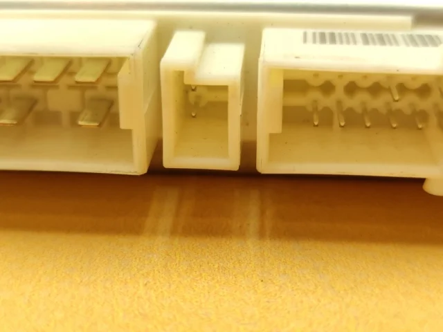 Блок управления пневмоподвеской для Mercedes-Benz S class W220 1998-2005 на фотографиях