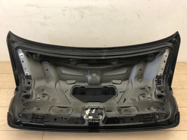 Крышка багажника для Audi A4 B9 2015+ на фотографиях