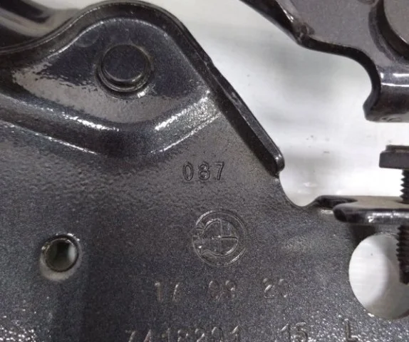 Петля капота левая для BMW X5 G05 2018+ на фотографиях