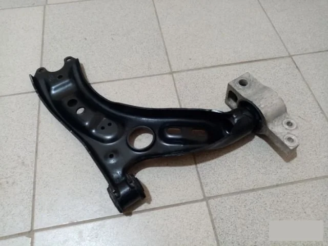 Рычаг передний левый нижний для Volkswagen Tiguan I NF 2006-2017 на фотографиях