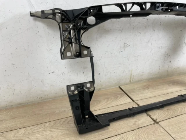 Панель радиатора (телевизор) для Audi A4 B9 Avant 2015+ на фотографиях