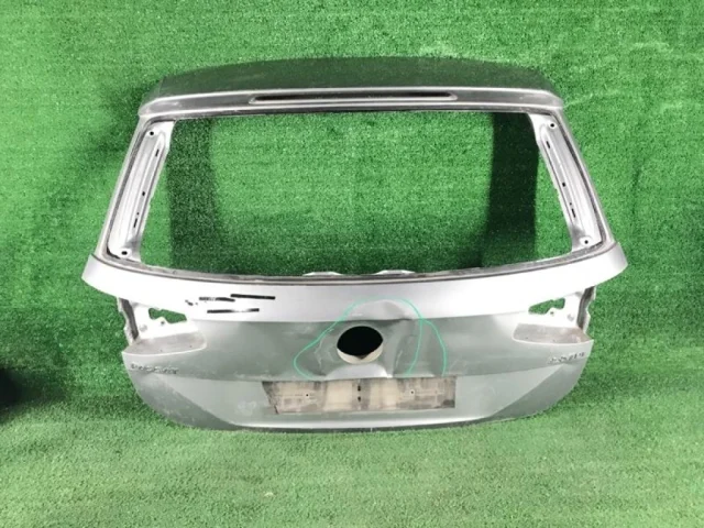 Крышка багажника для Volkswagen Passat (B8) Variant 2014-2019 на фотографиях