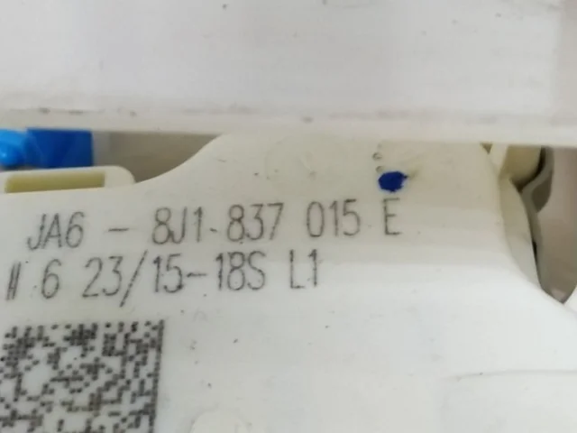 Уплотнитель передней правой двери для Audi A4 B8 2007-2015 на фотографиях