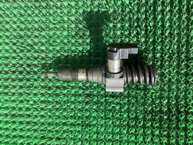 Насос-форсунка для Volkswagen Passat (B6, Typ 3C) 2005-2010 на фотографиях