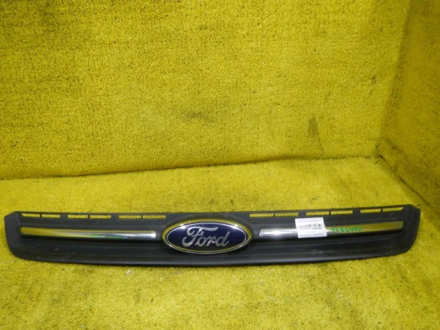 Решетка радиатора для Ford Kuga CBV 2008-2013 на фотографиях