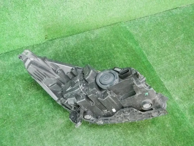 Фара левая для Ford Kuga CBV 2008-2013 на фотографиях