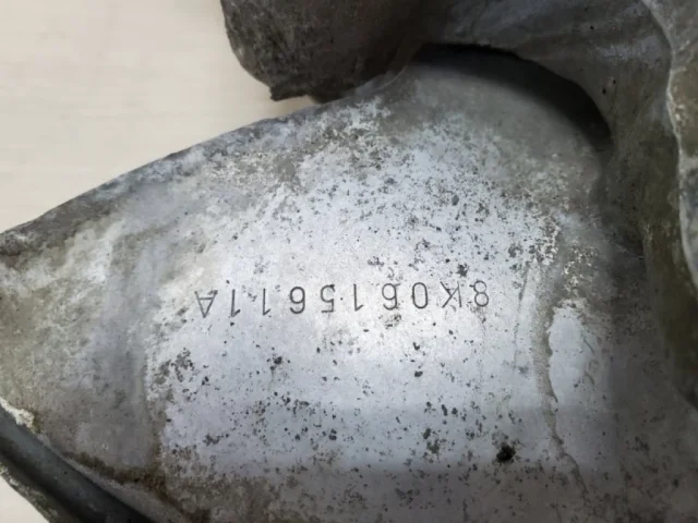 Цапфа задняя левая для Audi A6 C7 2010-2018 на фотографиях