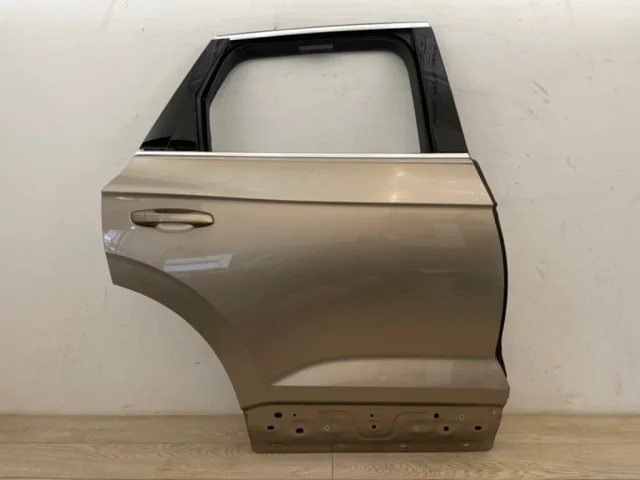 Дверь задняя правая для Volkswagen Touareg III (CR) 2018+ на фотографиях