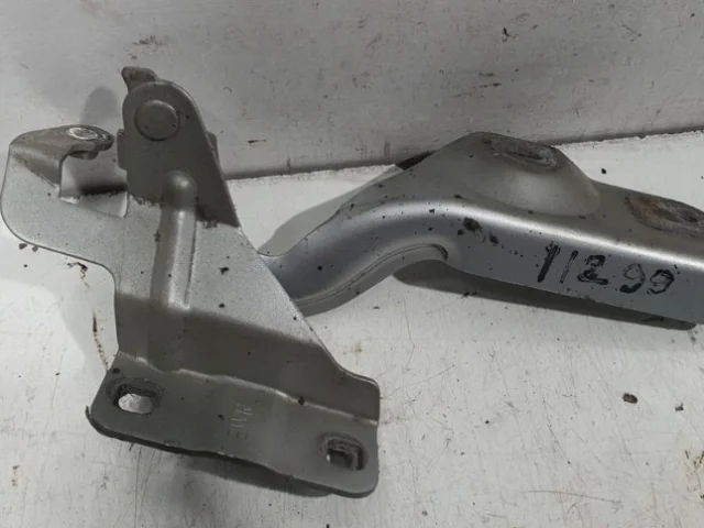 Петля капота левая для Nissan Almera G15 2012-2019 на фотографиях