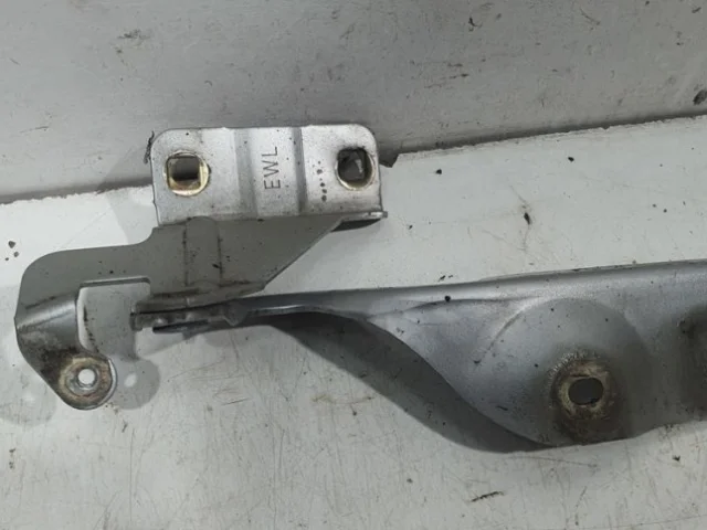 Петля капота левая для Nissan Almera G15 2012-2019 на фотографиях