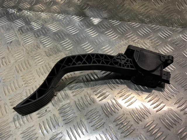 Электронная педаль газа для Citroen C4 Хэтчбек 2004-2011 на фотографиях