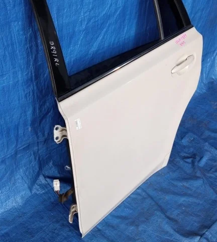 Двери для Subaru Legacy Универсал BR/B14 2009-2015 на фотографиях