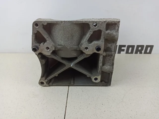 Кронштейн компрессора кондиционера для Ford Focus III Хэтчбек 2011-2015 на фотографиях