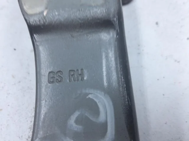 Петля капота правая для Hyundai Creta 1 GS 2016-2021 на фотографиях