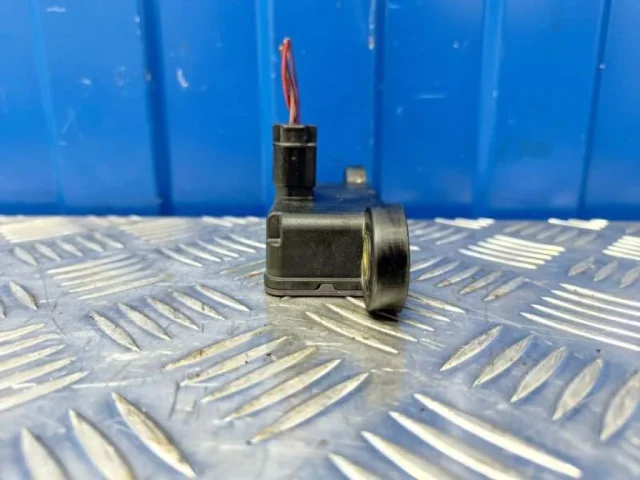 Датчик углового ускорения ESP для Mercedes-Benz C class W204 2007-2014 на фотографиях