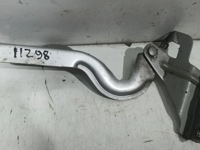 Петля капота левая для Nissan Almera G15 2012-2019 на фотографиях