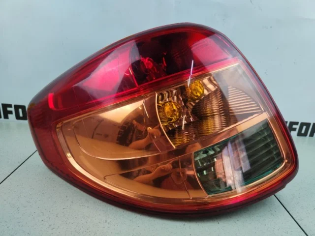 Фонарь левый для Suzuki SX4 2006-2009 на фотографиях